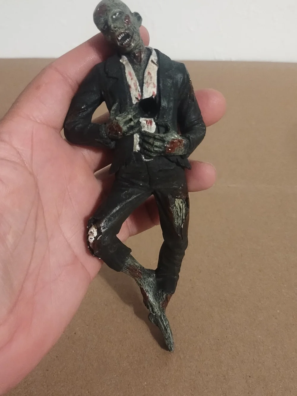 Amazing Gift Walking Dead Zombie Pen Holder Figurine 6.75